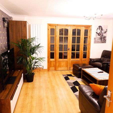 Dundridge Home - Morden Urban Living - Sleeps Up To 9 Guests & Private Parking For 2 Vehicles 布里斯托 外观 照片