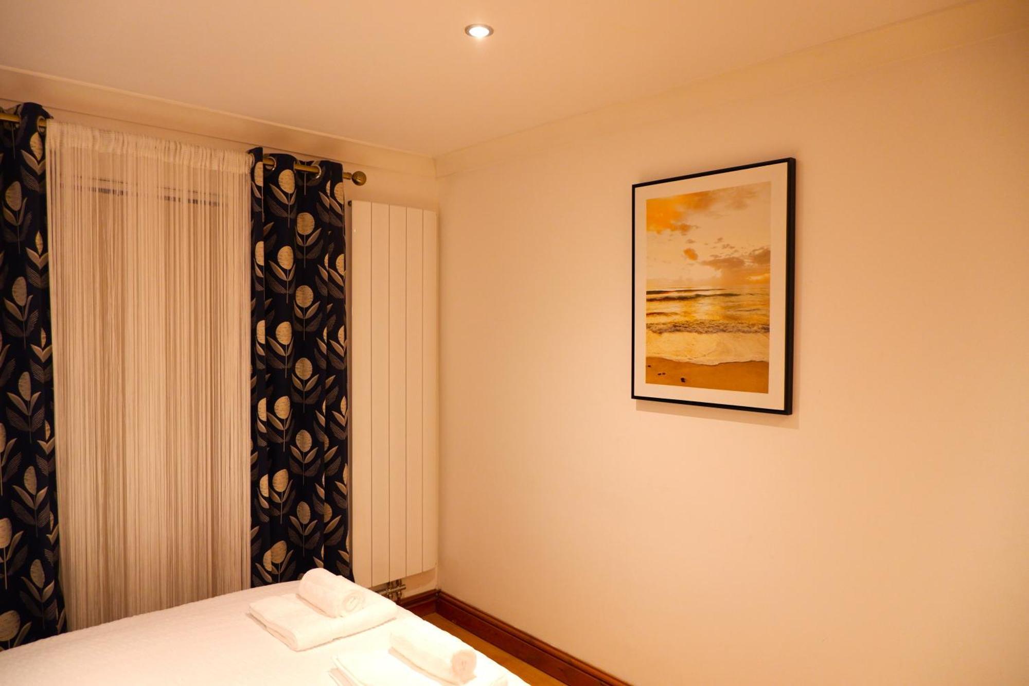 Dundridge Home - Morden Urban Living - Sleeps Up To 9 Guests & Private Parking For 2 Vehicles 布里斯托 外观 照片