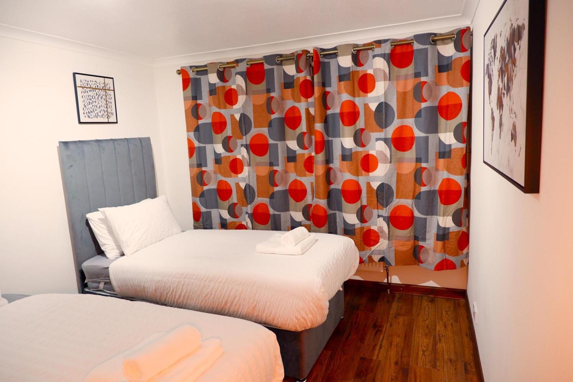 Dundridge Home - Morden Urban Living - Sleeps Up To 9 Guests & Private Parking For 2 Vehicles 布里斯托 外观 照片