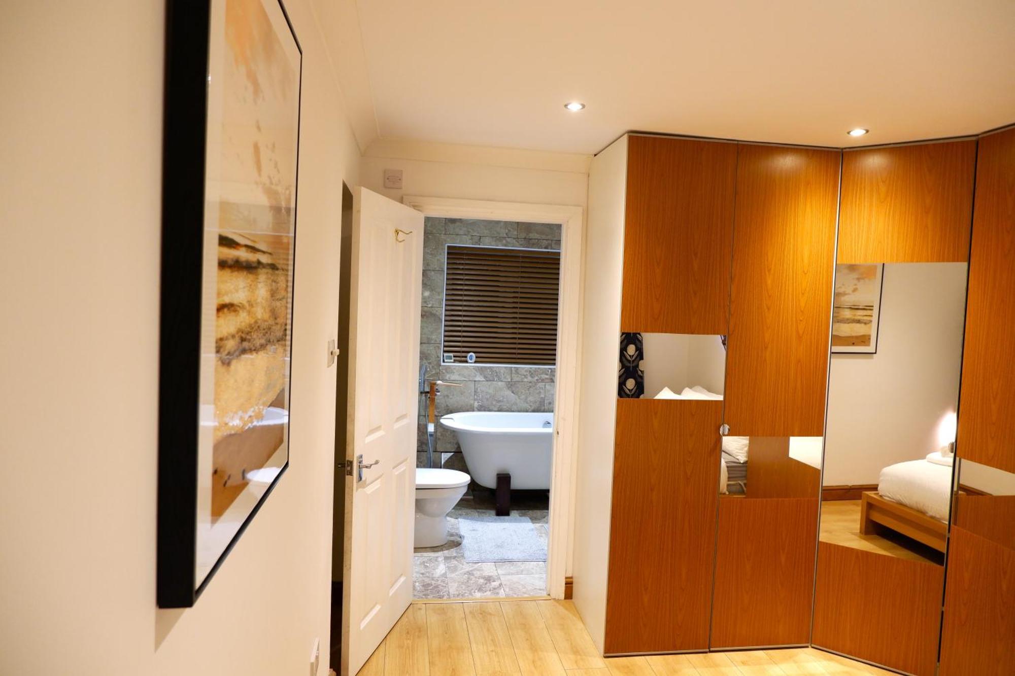Dundridge Home - Morden Urban Living - Sleeps Up To 9 Guests & Private Parking For 2 Vehicles 布里斯托 外观 照片